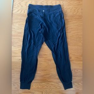 Lululemon Jogger Womens In Navy; Size 10 fits like size 8